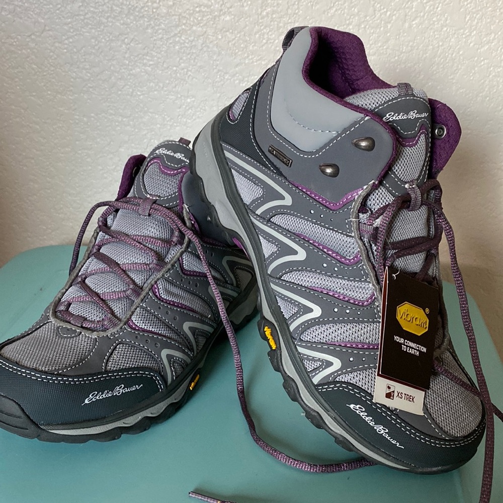Eddie Bauer women’s Cinder Pro Mid Hiking Boots. Size 9.5